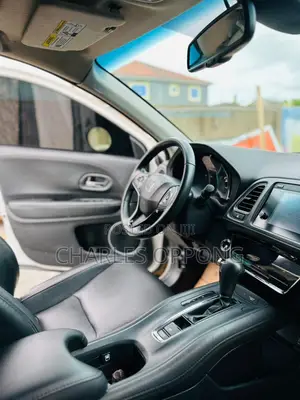 Honda HR-V Touring AWD 2019 White
