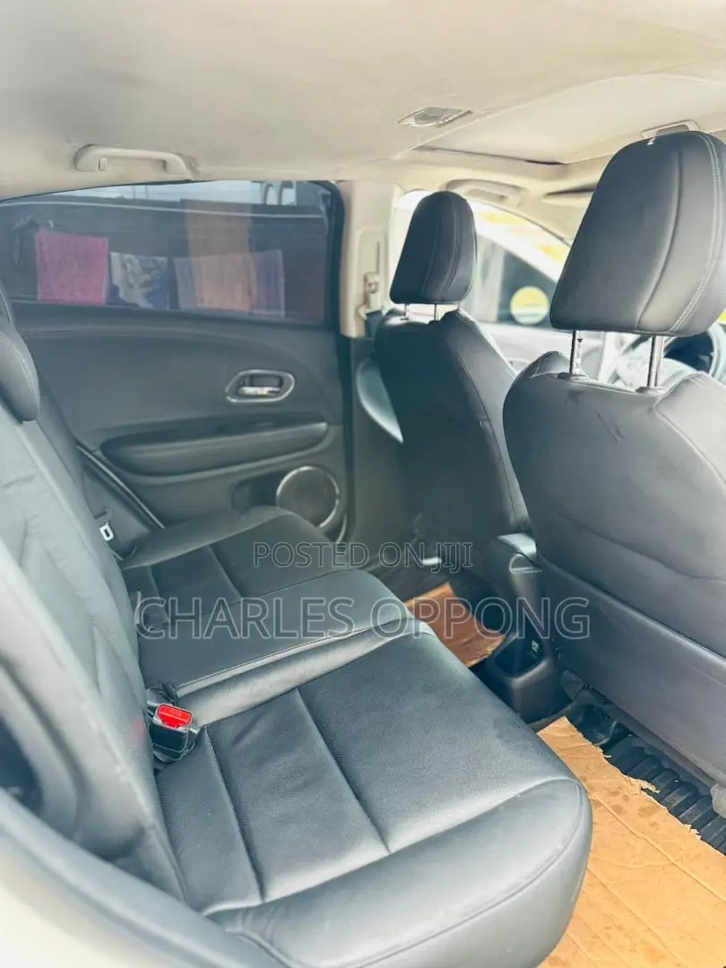Honda HR-V Touring AWD 2019 White