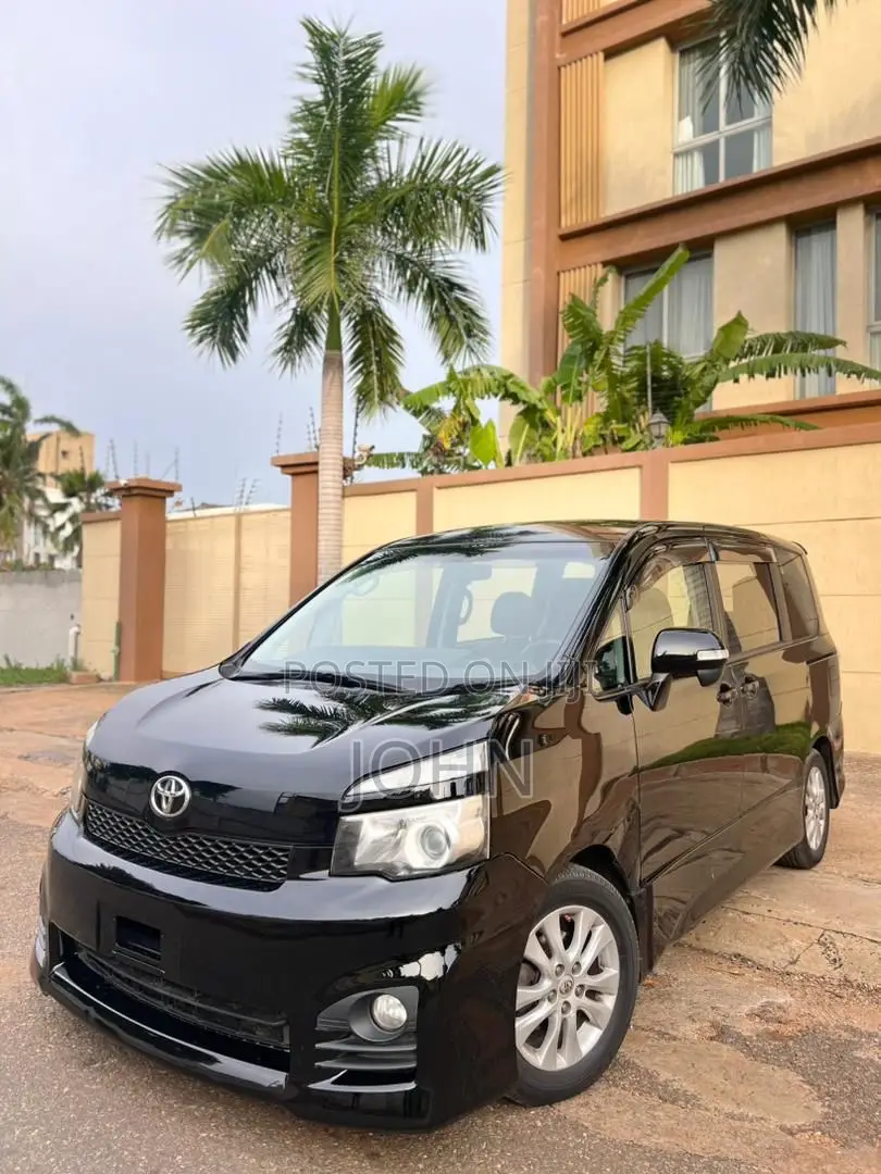 Toyota Voxy 2012 Black