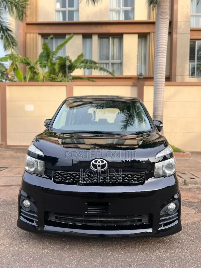 Toyota Voxy 2012 Black