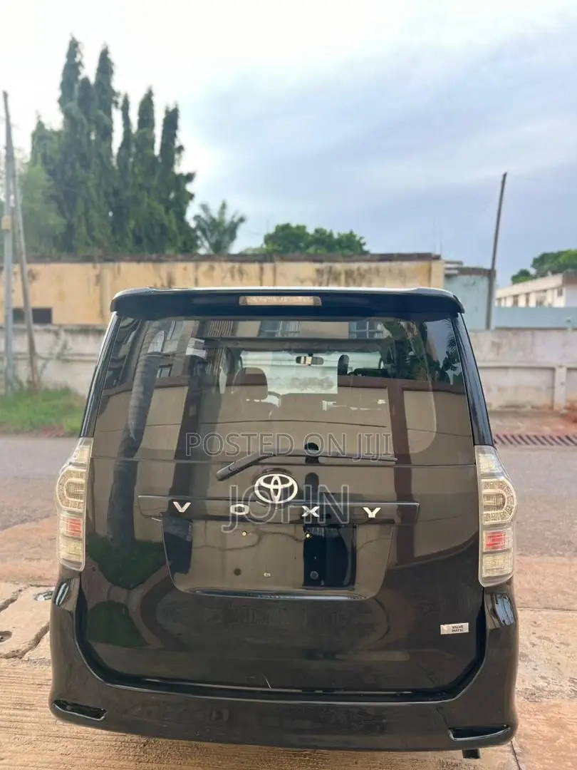 Toyota Voxy 2012 Black