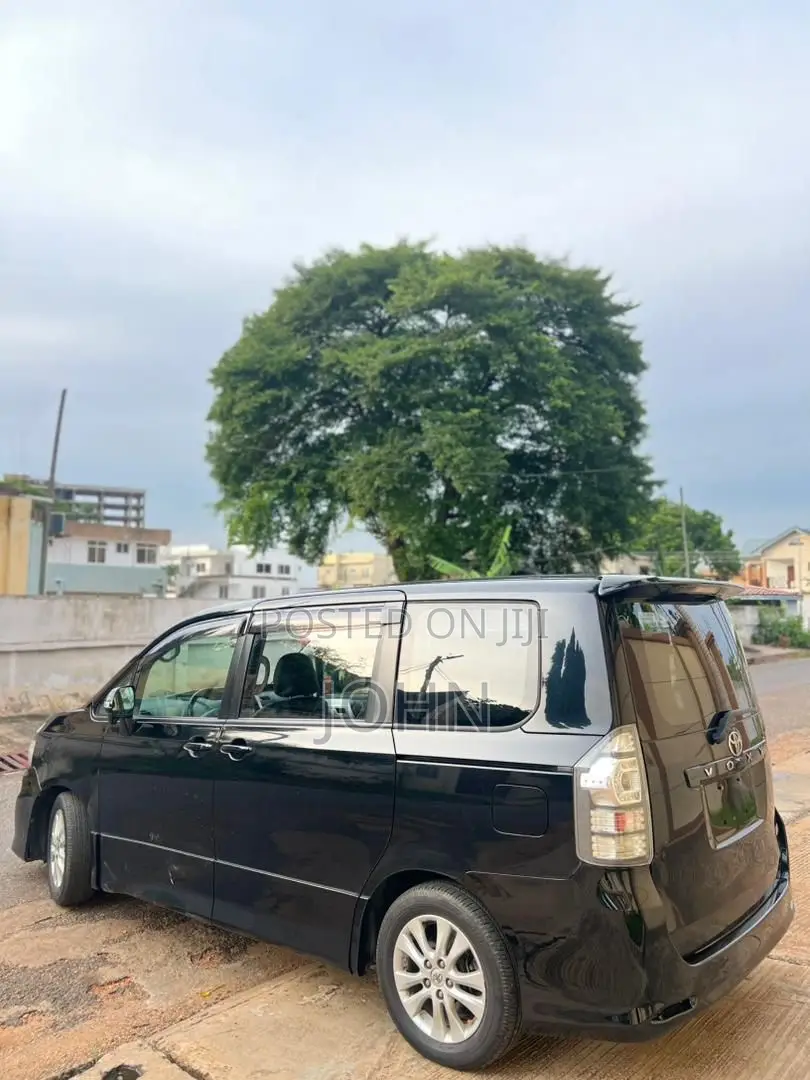 Toyota Voxy 2012 Black