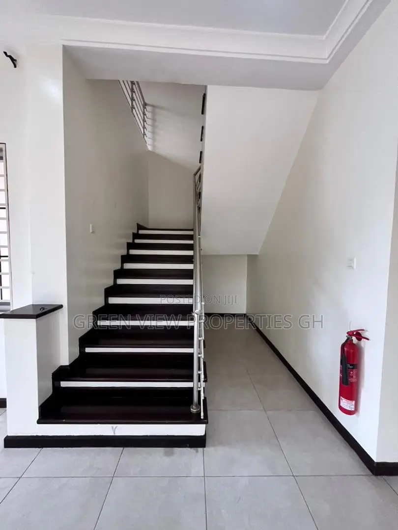 3bdrm Duplex in East Legon for rent