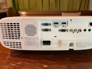 Panasonic Pt-Vw530 Wxga LCD Projector 5000 Lumen Hdmi . Daylight.
