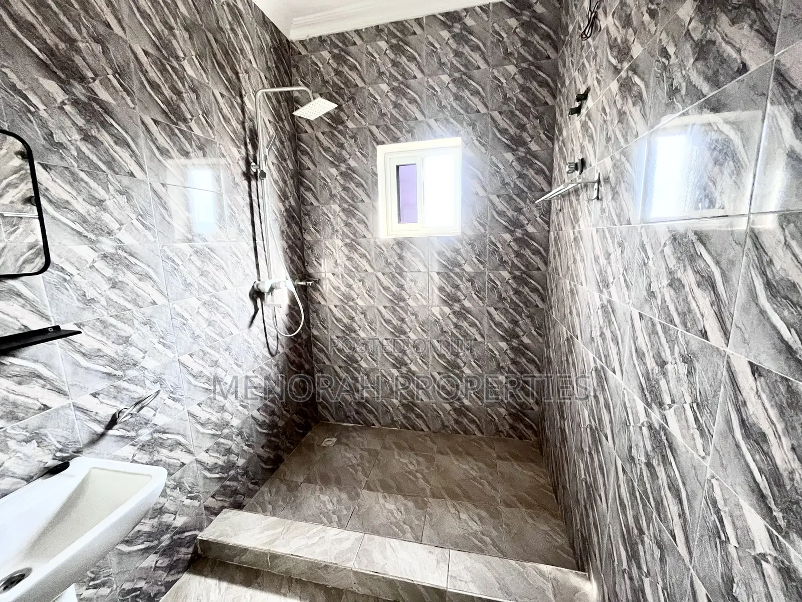 2bdrm Apartment in Oyarifa, Ghana Flag for rent