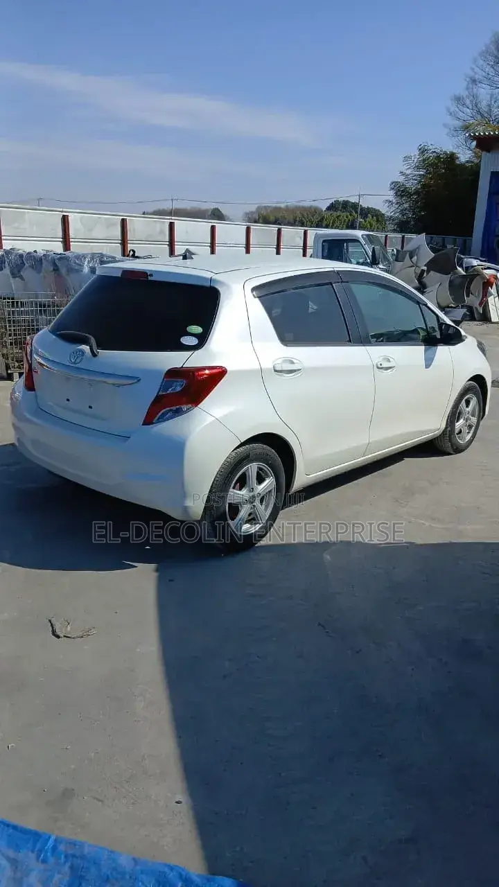 Toyota Vitz 1.3 FWD 3dr 2014 White