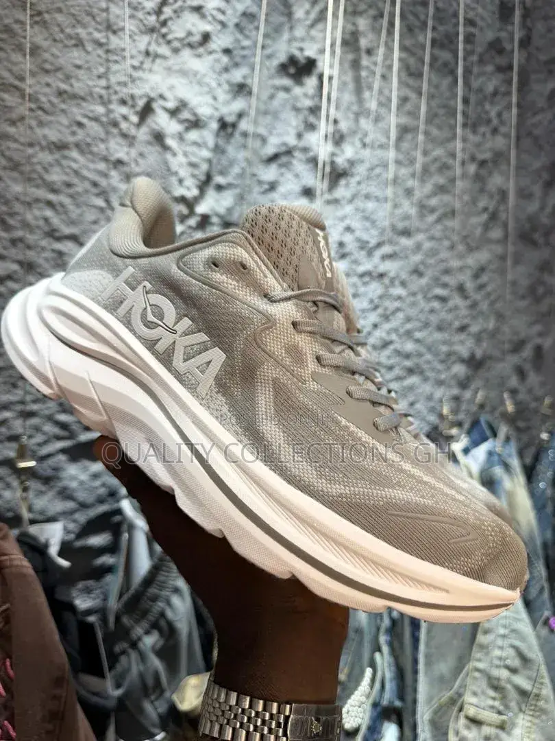 Hoka Clinton 10