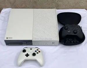 Xbox One With Two Controllers (Fc 23, 26, Pes20, Call Of Duty)