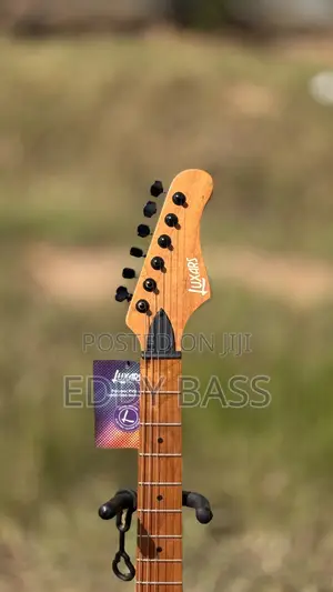 Luxars Electric Guitar in Vintage White