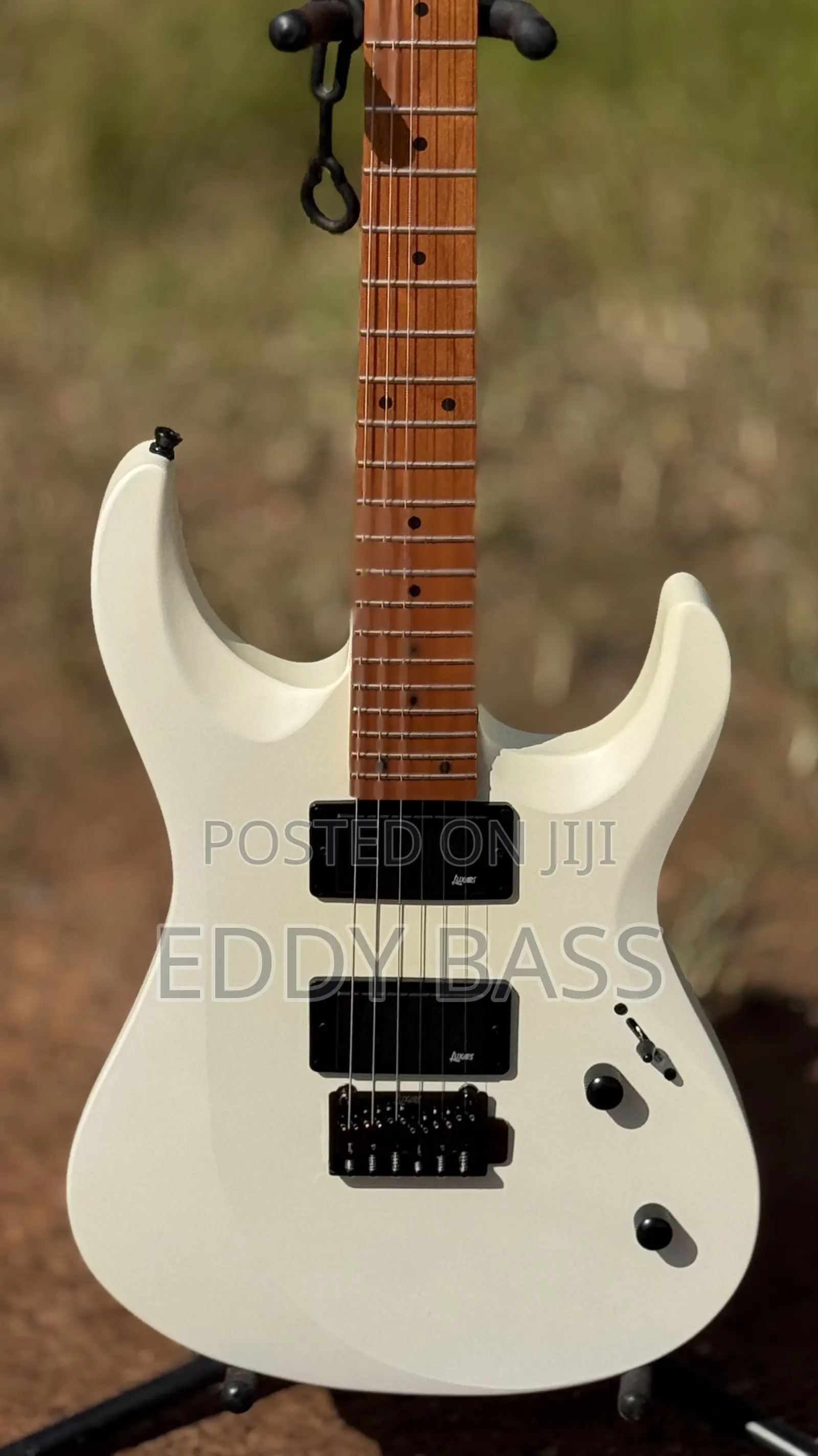 Luxars Electric Guitar in Vintage White
