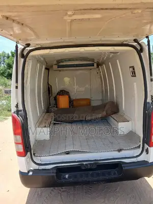 Toyota HiAce 2014 White
