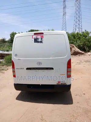 Toyota HiAce 2014 White
