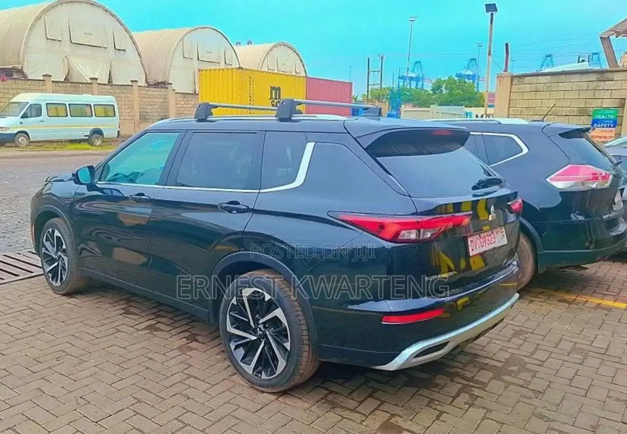 Mitsubishi Outlander 2022 Black