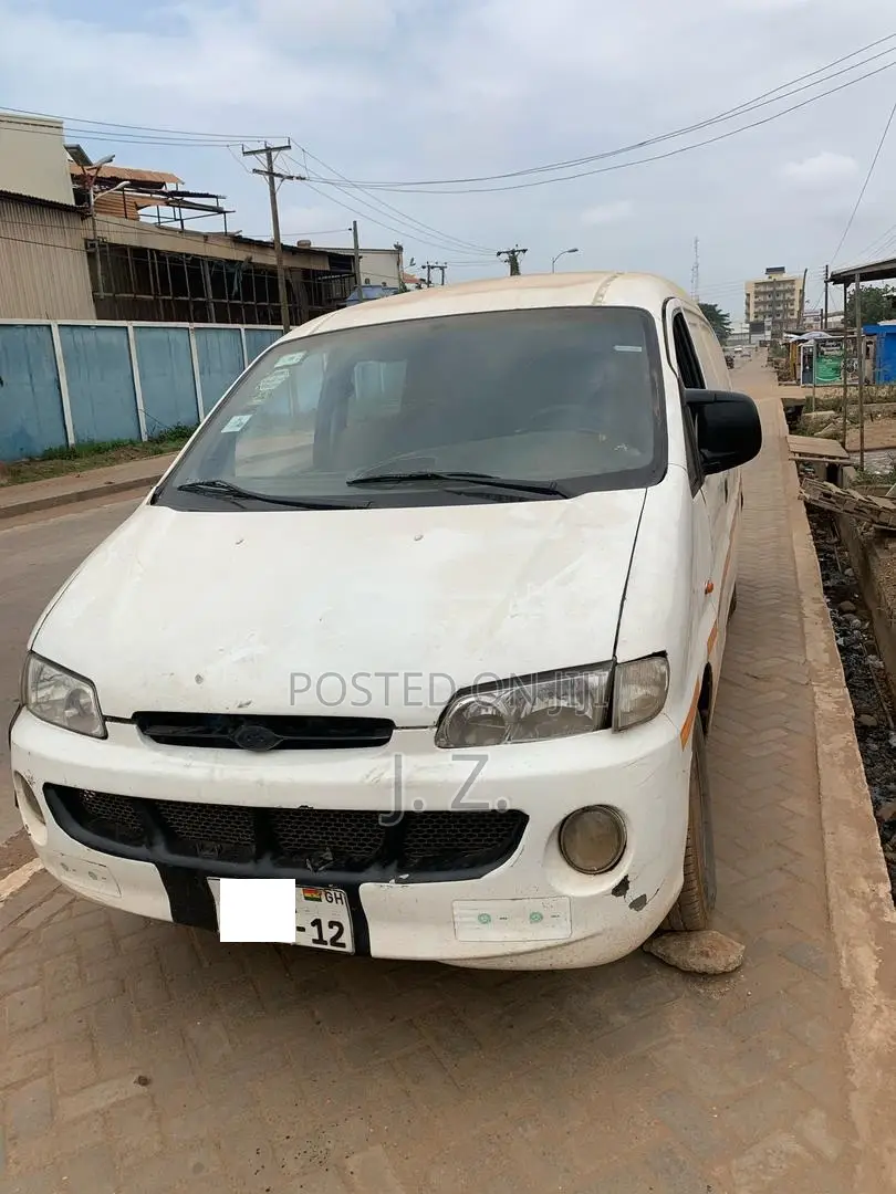 Hyundai H1 2000 White