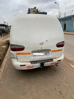 Hyundai H1 2000 White