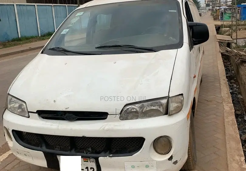 Hyundai H1 2000 White
