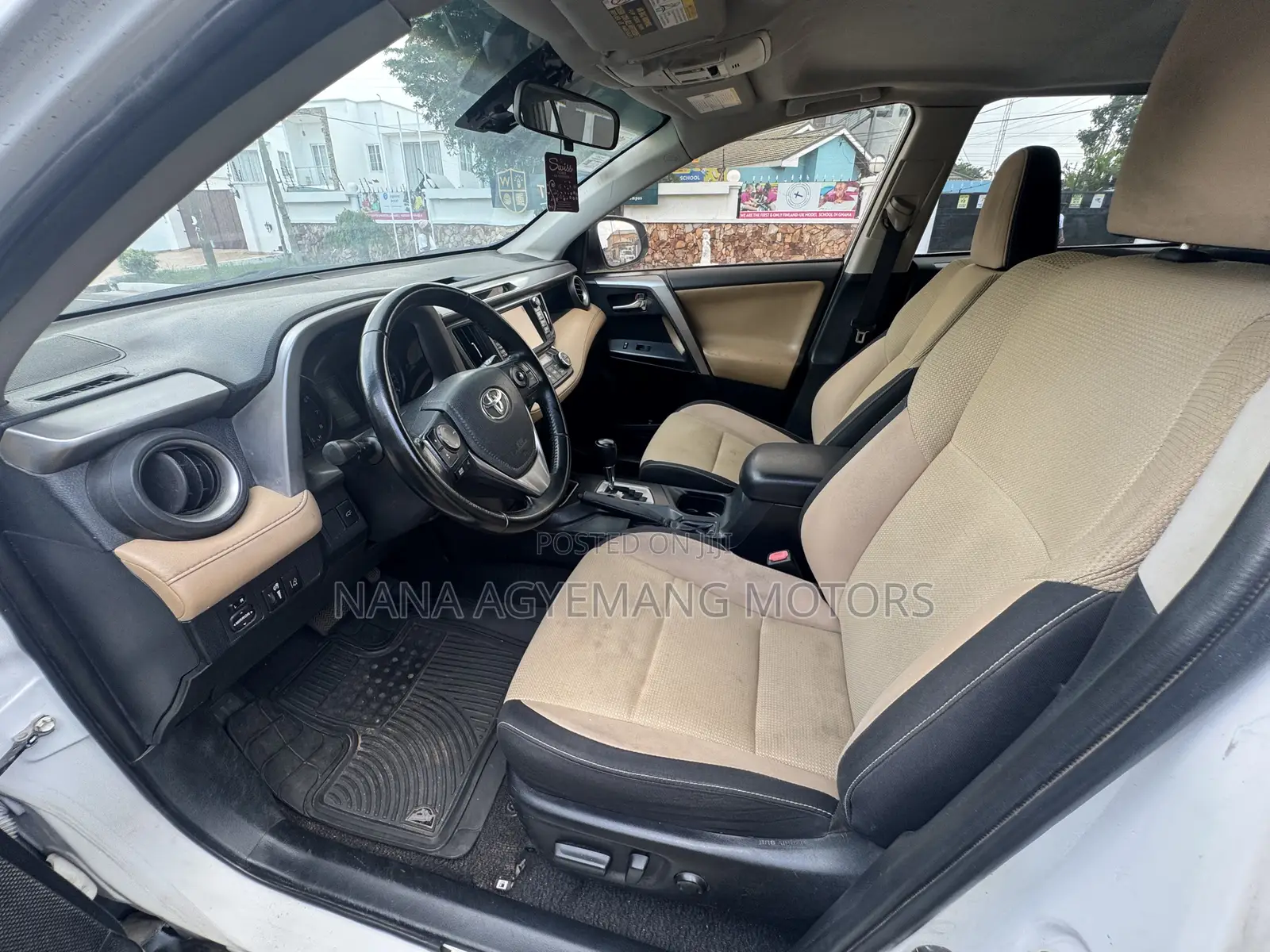 Toyota RAV4 XLE 4dr SUV (2.5L 4cyl 6A) 2018 White