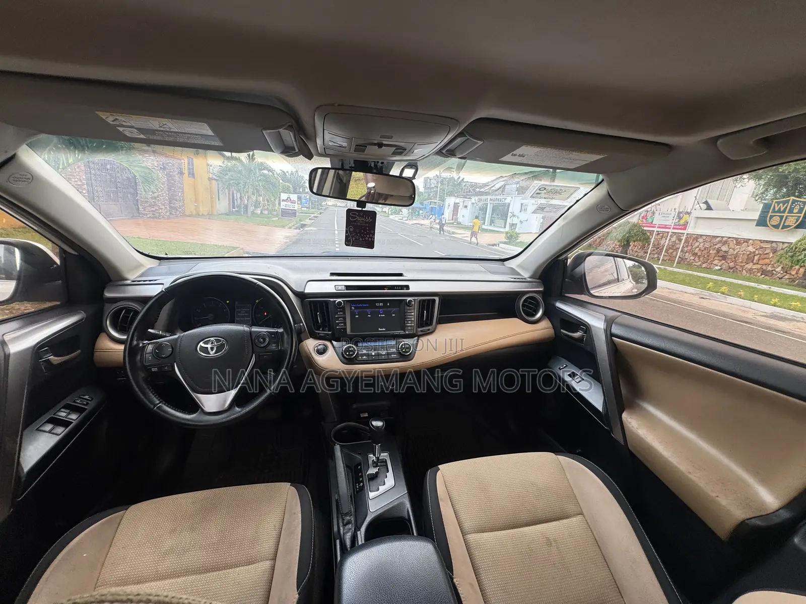 Toyota RAV4 XLE 4dr SUV (2.5L 4cyl 6A) 2018 White