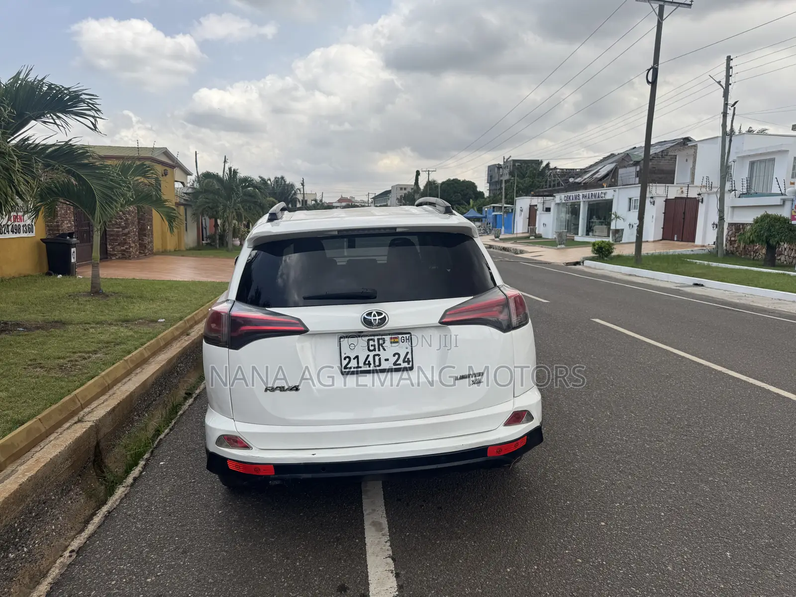 Toyota RAV4 XLE 4dr SUV (2.5L 4cyl 6A) 2018 White