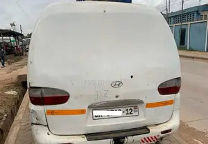 Hyundai H1 2000 White
