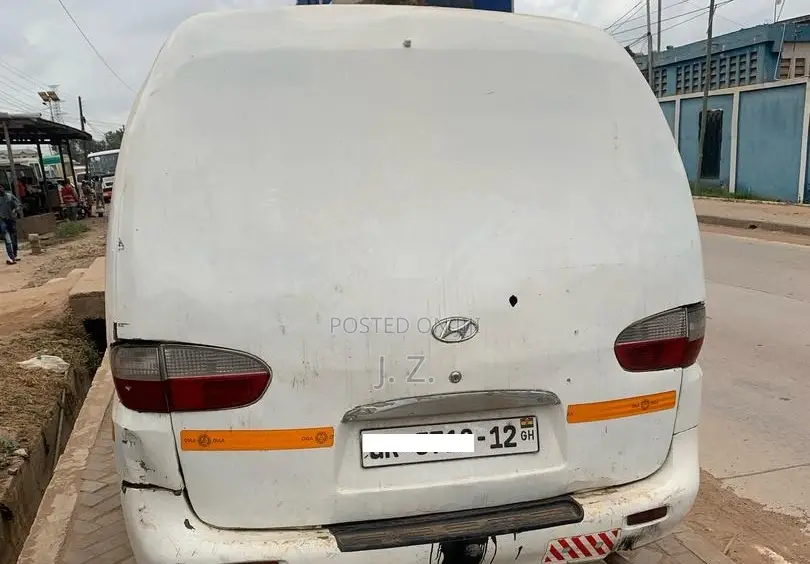 Hyundai H1 2000 White