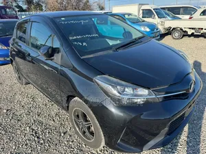 Toyota Vitz 1.5 FWD 5dr 2015 Black