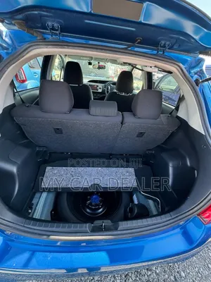 Toyota Vitz 1.5 FWD 5dr 2015 Black