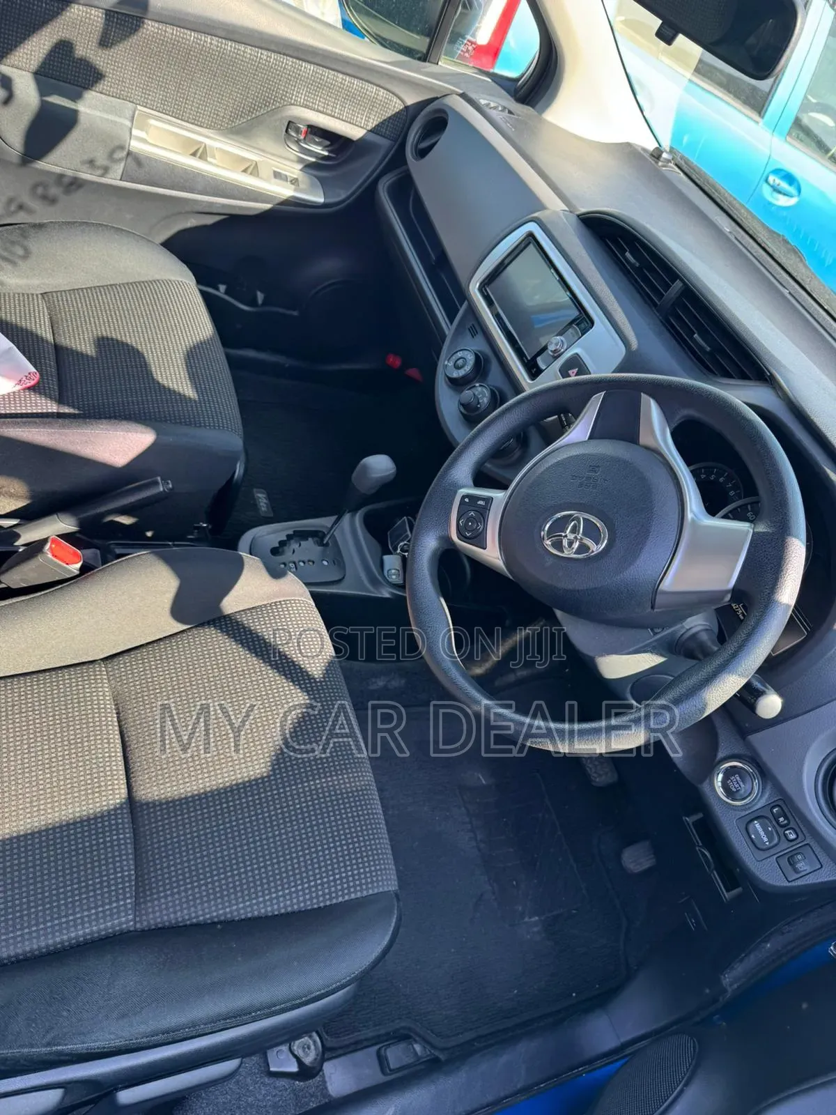 Toyota Vitz 1.5 FWD 5dr 2015 Black