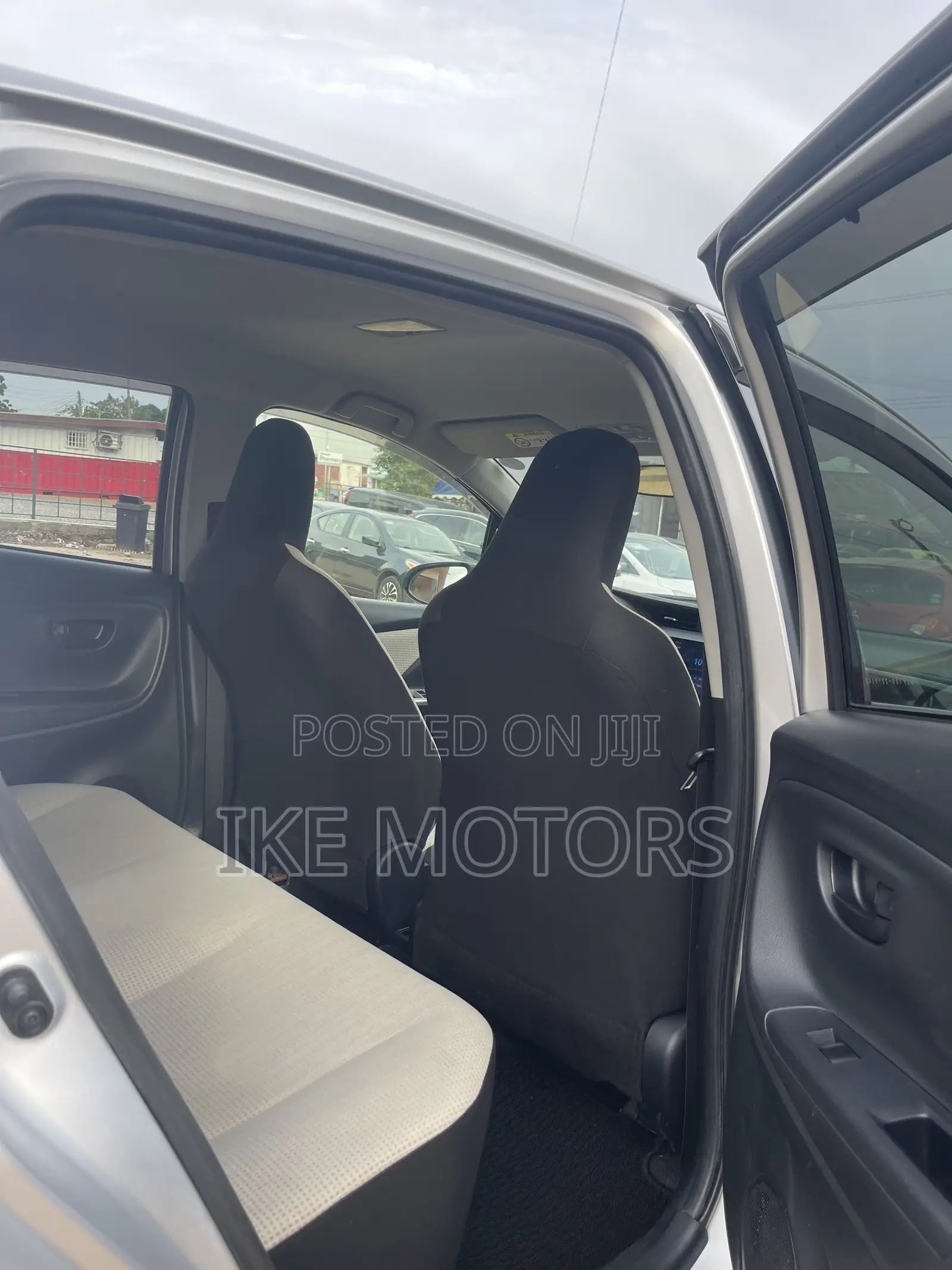Toyota Vitz 1.3 AWD 3dr 2015 Silver