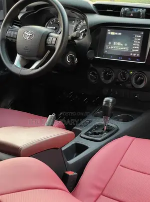 Toyota Hilux 2024 White