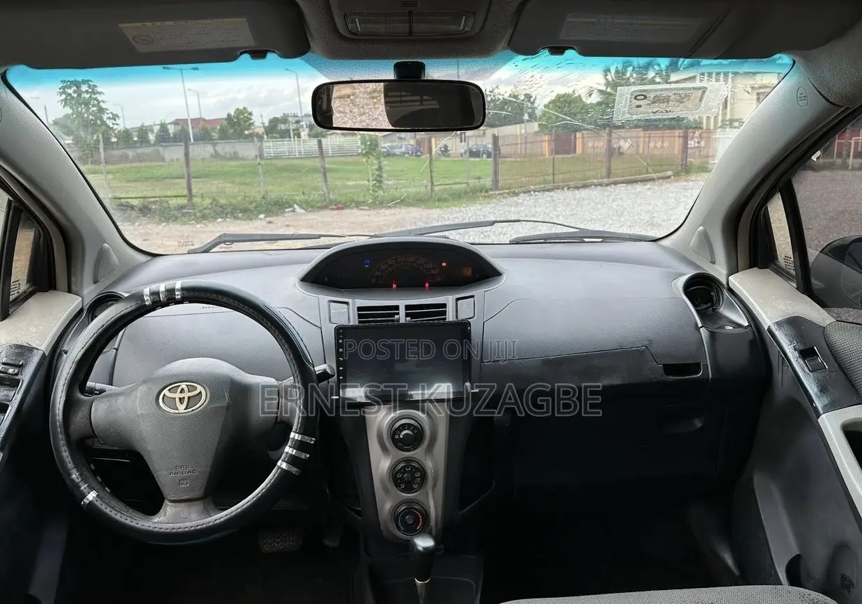 Toyota Vitz 2010 Black