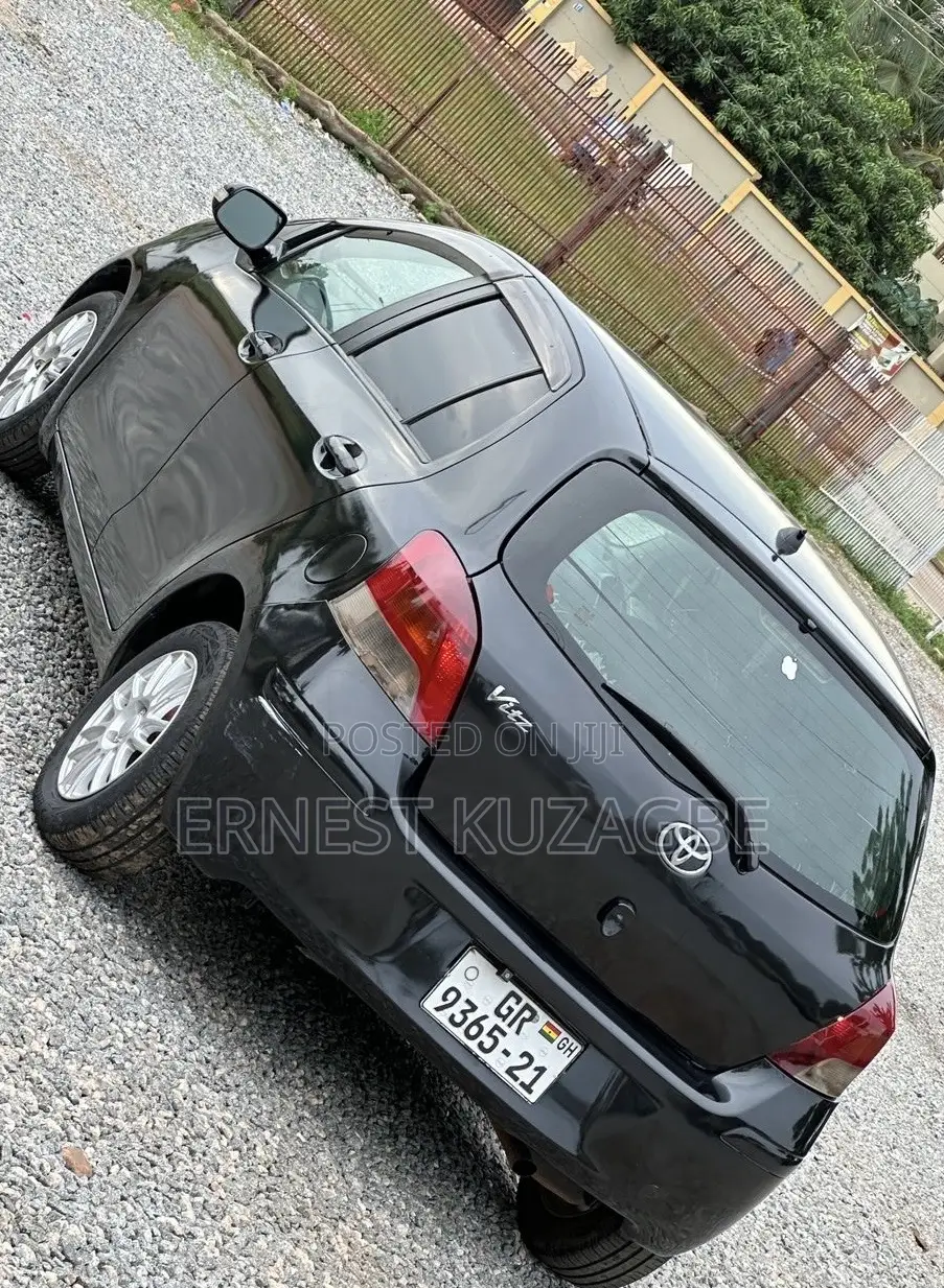 Toyota Vitz 2010 Black