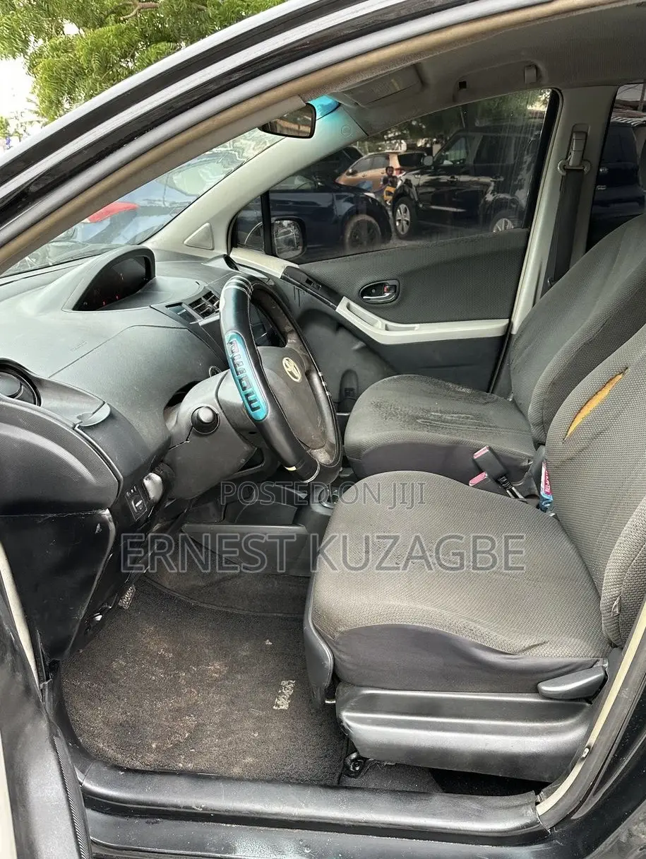 Toyota Vitz 2010 Black