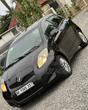 Toyota Vitz 2010 Black
