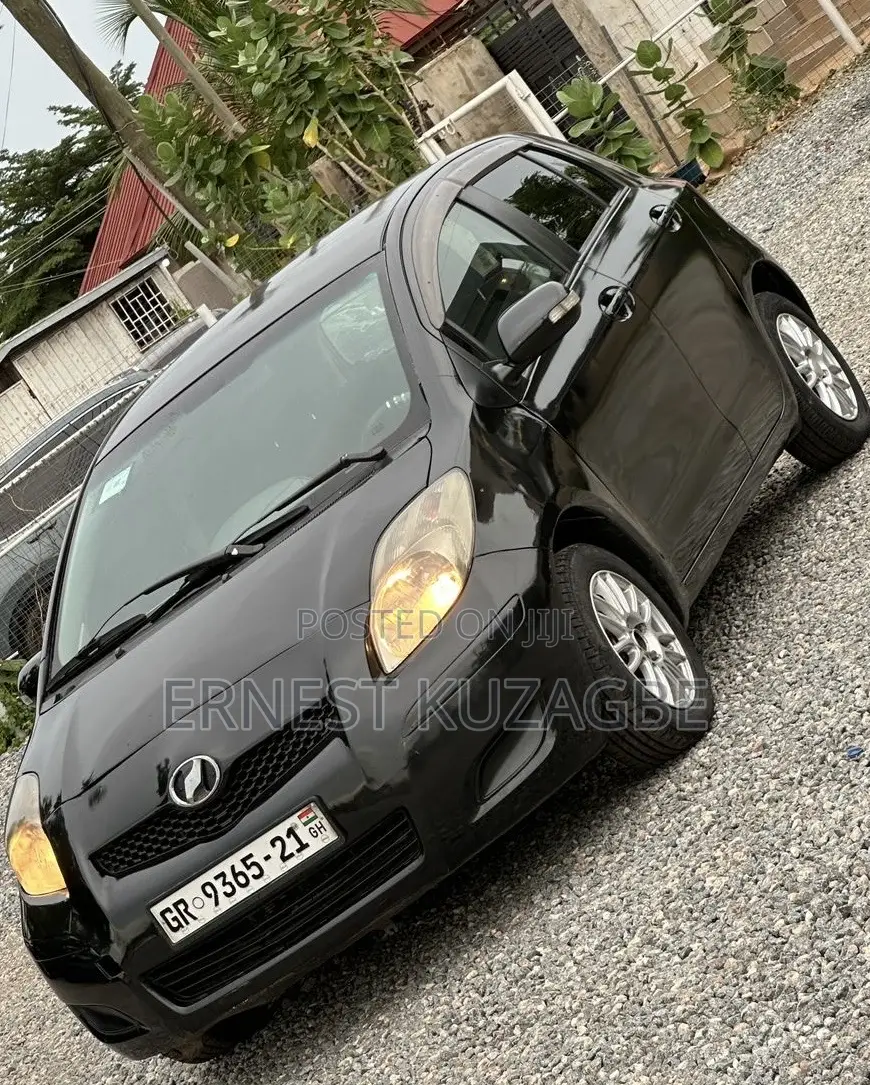 Toyota Vitz 2010 Black