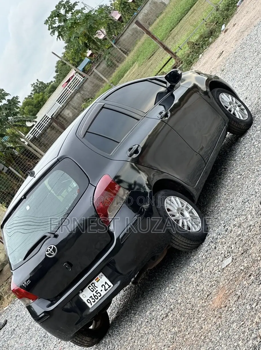 Toyota Vitz 2010 Black