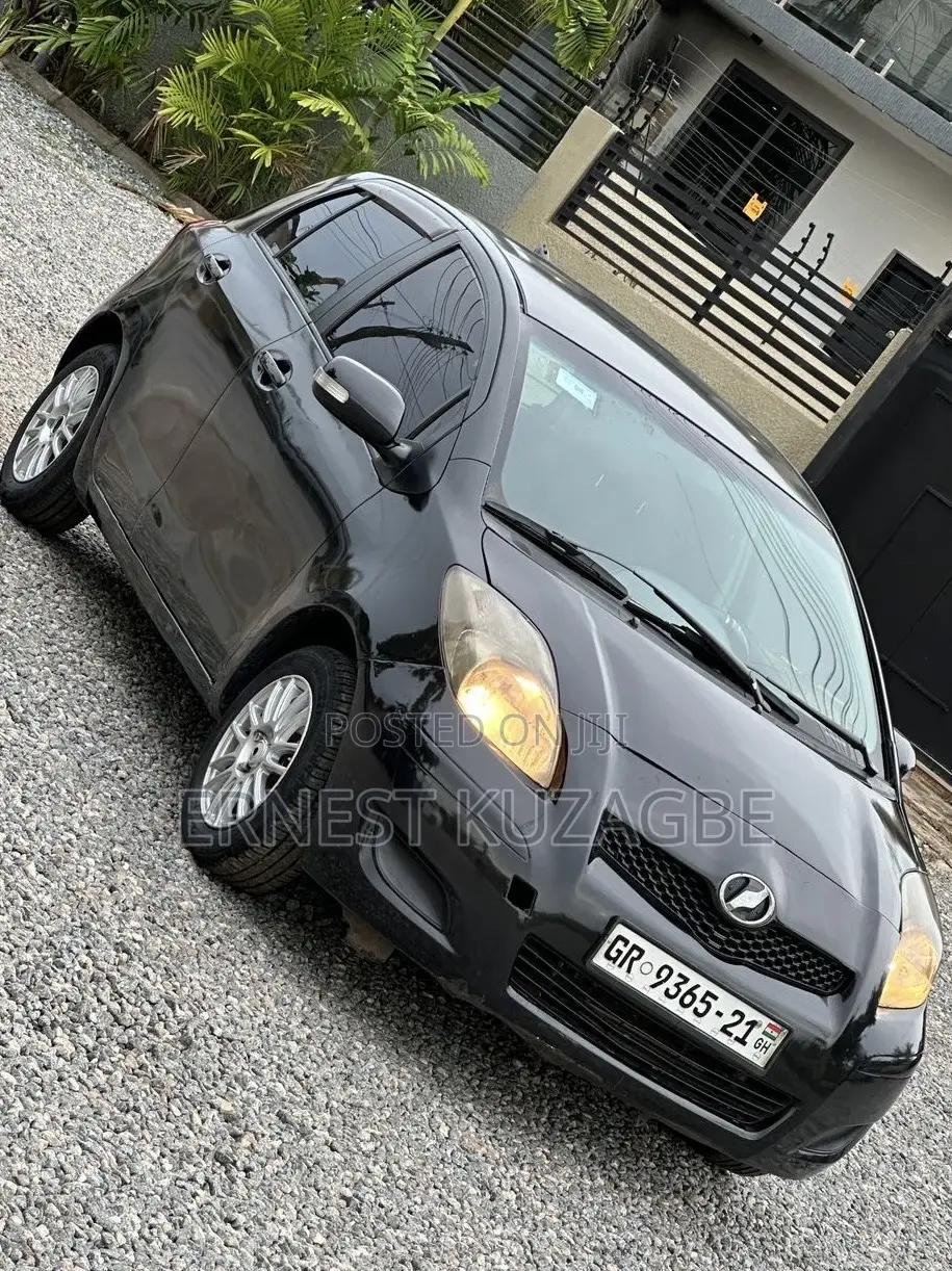 Toyota Vitz 2010 Black