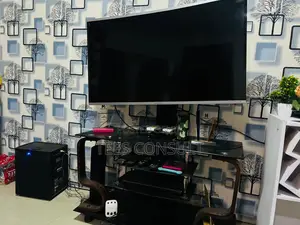 Nasco 45” Curve Tv With Stand