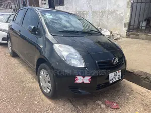 Toyota Vitz 1.5 FWD 5dr 2010 Black