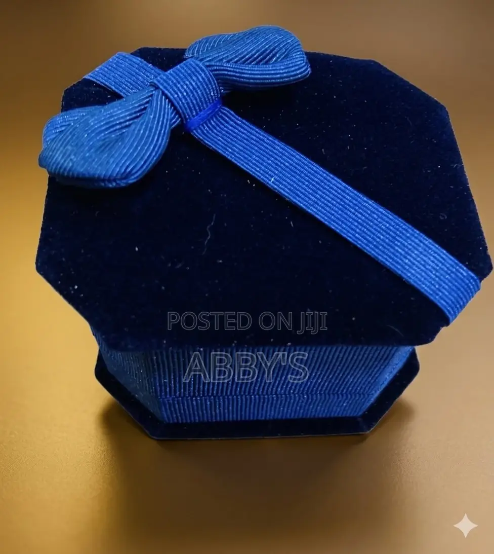 Octagonal Velvet Bowknot Ring Case