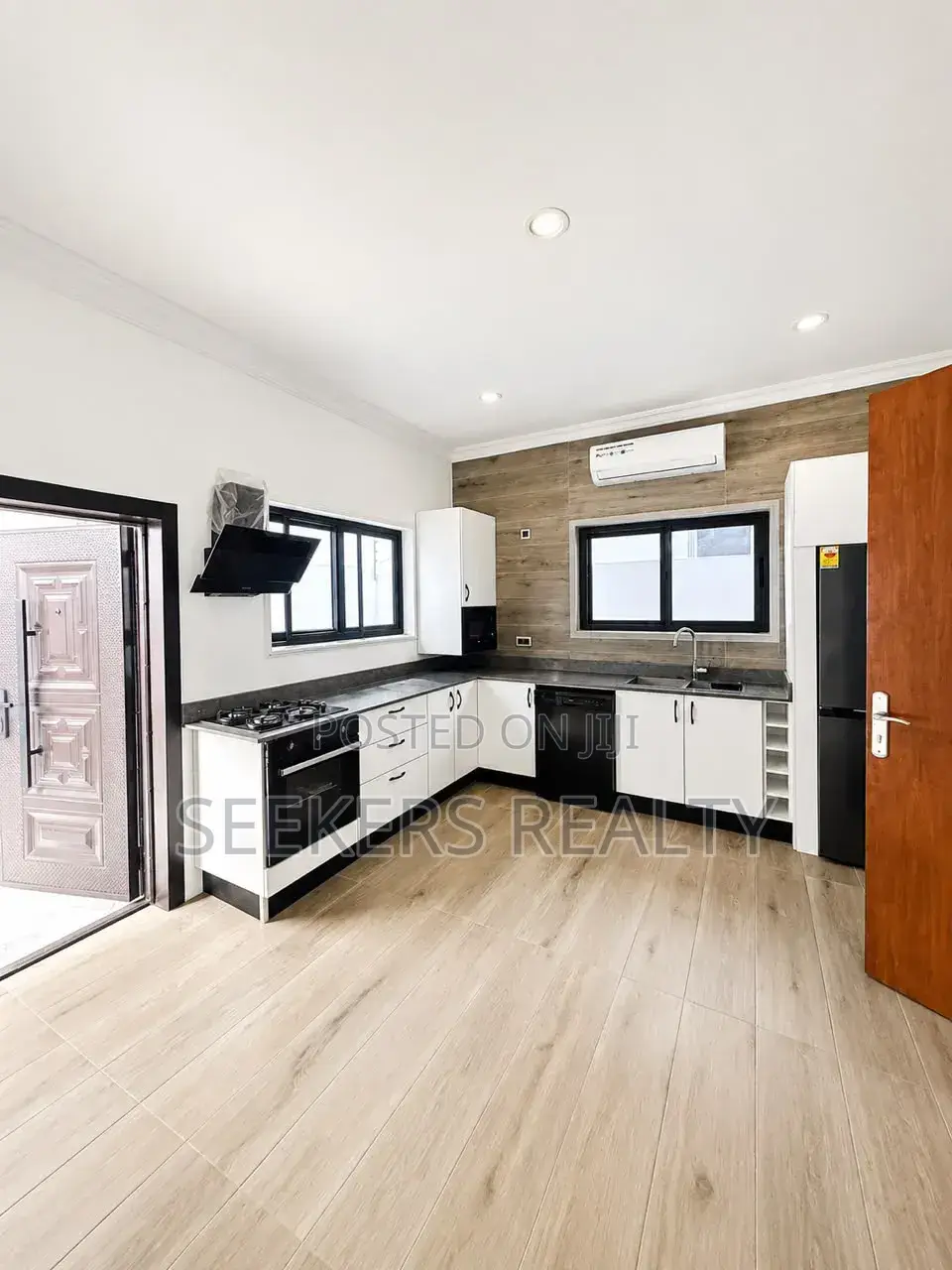 4bdrm Townhouse / Terrace in Seekers Realty, American House for rent