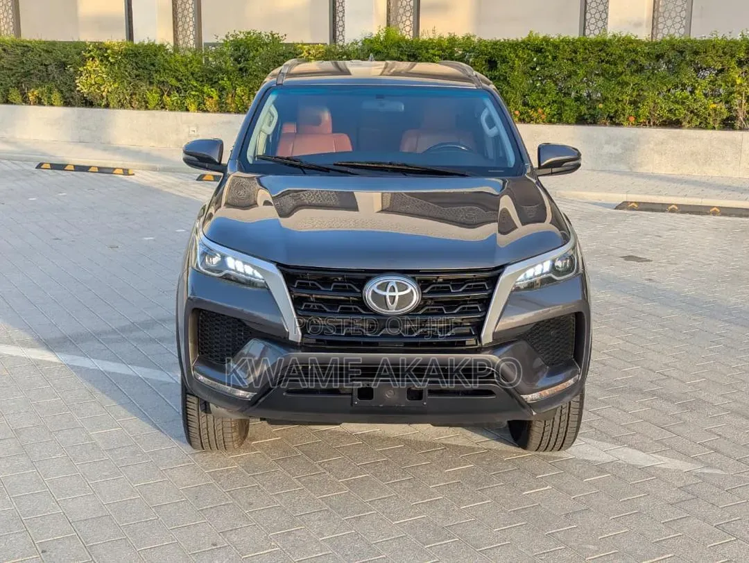 Toyota Fortuner 2023 Gray