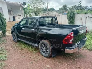 Toyota Hilux 2021 Black