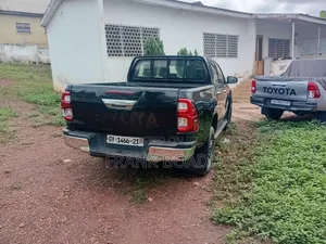 Toyota Hilux 2021 Black