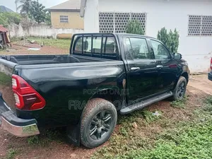 Toyota Hilux 2021 Black