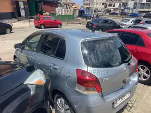 Toyota Vitz 1.3 FWD 5dr 2010 Silver