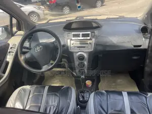 Toyota Vitz 1.3 FWD 5dr 2010 Silver