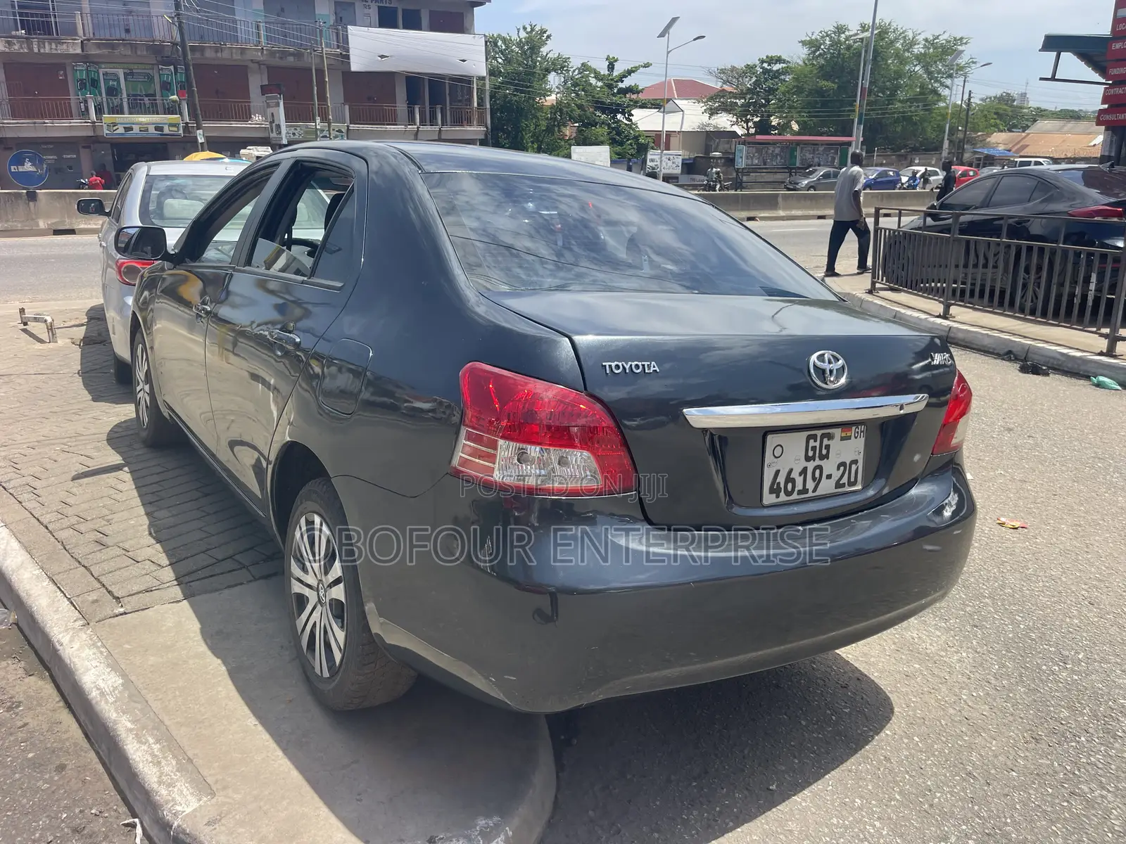 Toyota Yaris Base Sedan 4dr 2010 Black