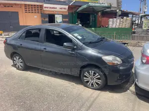 Toyota Yaris Base Sedan 4dr 2010 Black