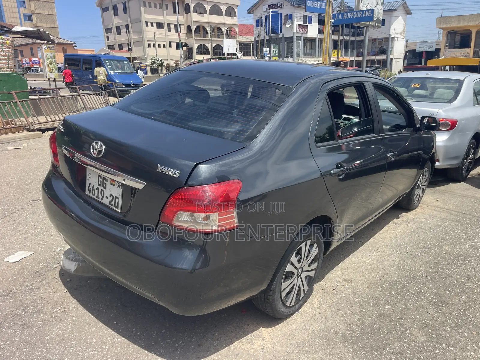 Toyota Yaris Base Sedan 4dr 2010 Black